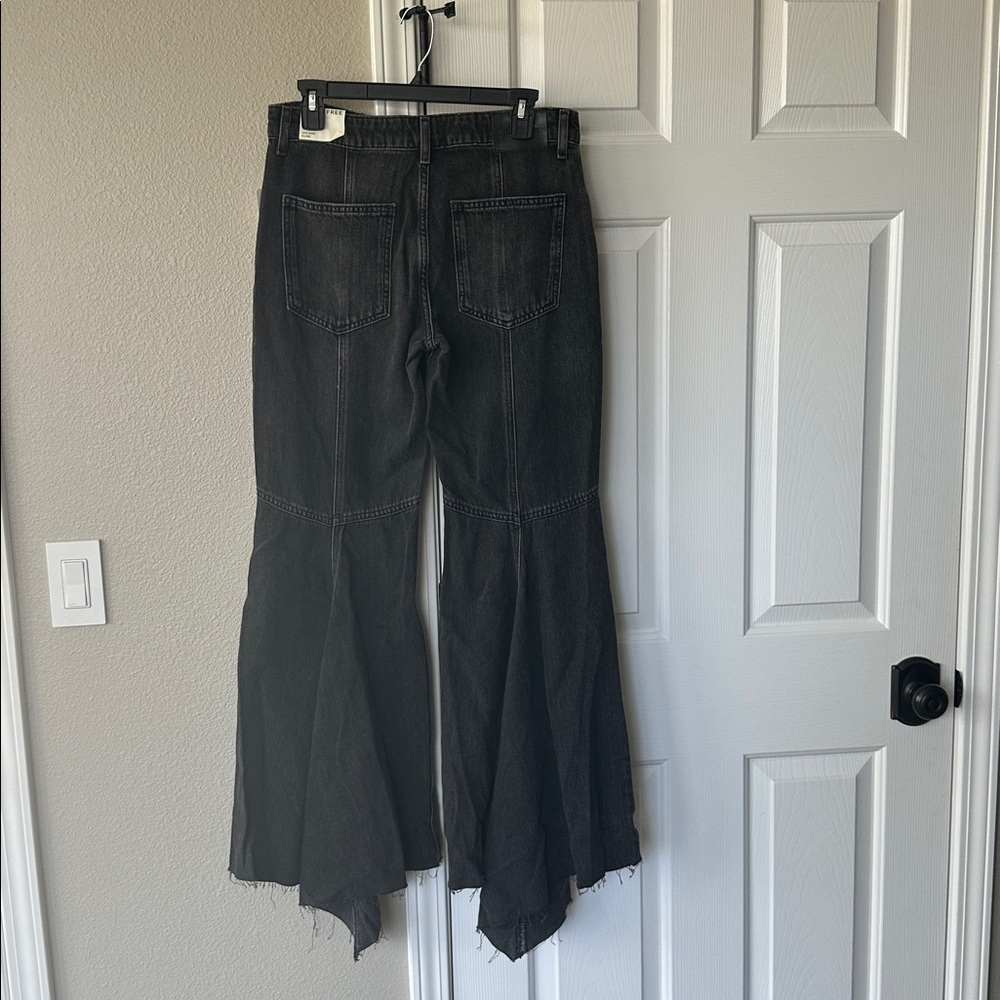NWT WE THE FREE LIVE WIRE FLARE JEANS - Picture 10 of 15
